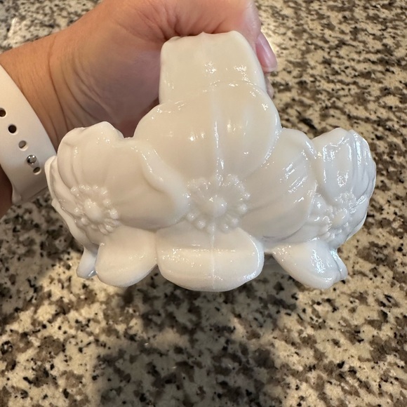 Westmoreland pansy milk glass basket GUC - Picture 4 of 5